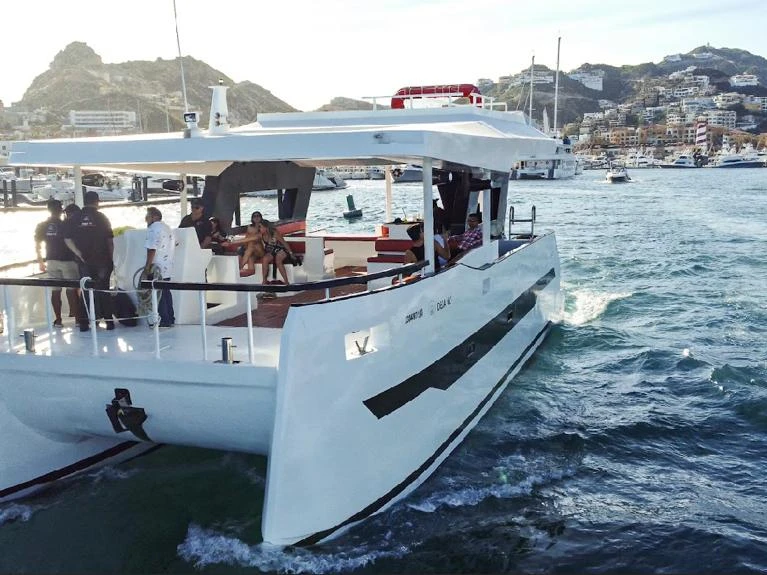 Wynajem Katamaran Custom Made z patentem 
