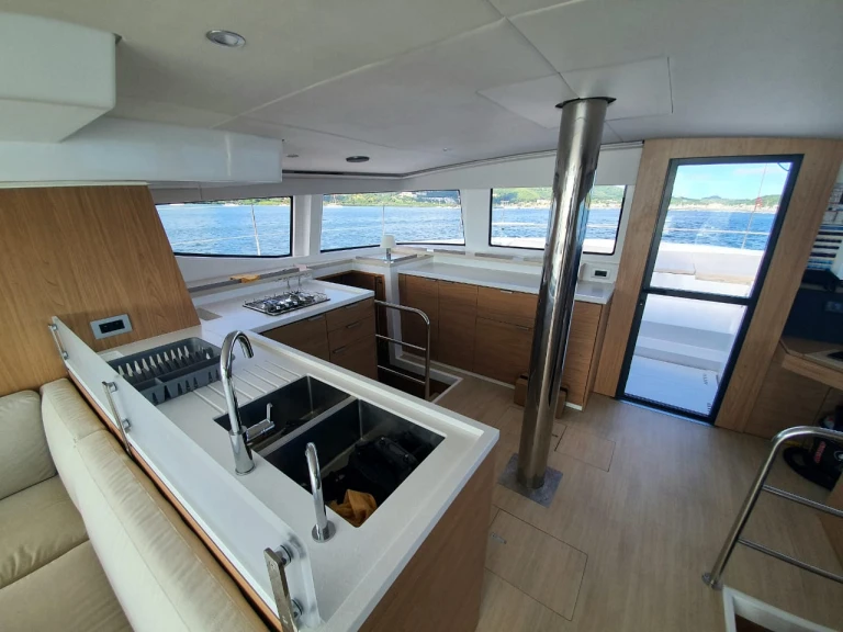 Wynajem Katamaran BALI 4.6 5 CABINES NUM 5 z patentem 