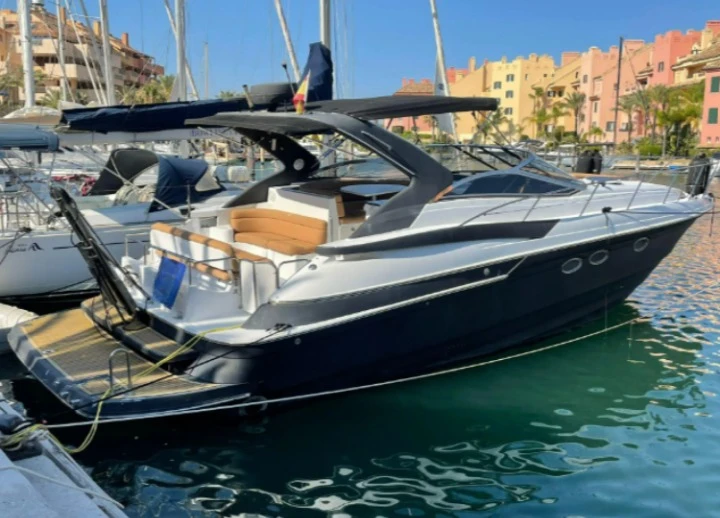 Motorówka do wynajmu w Puerto Sotogrande w najlepszej cenie