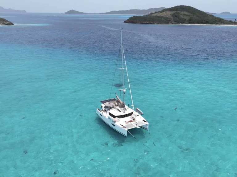 Fountaine Pajot STAND BY ONE między profesjonalistami a osobami prywatnymi w Tortola
