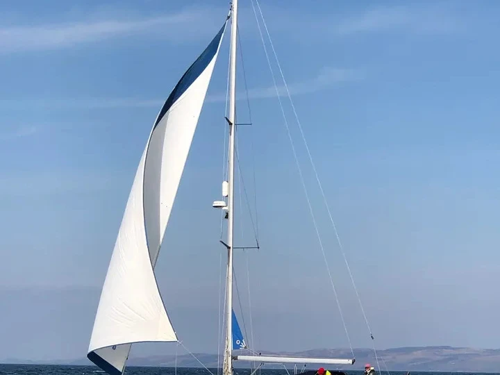 Bavaria 42ft między profesjonalistami a osobami prywatnymi w Oban