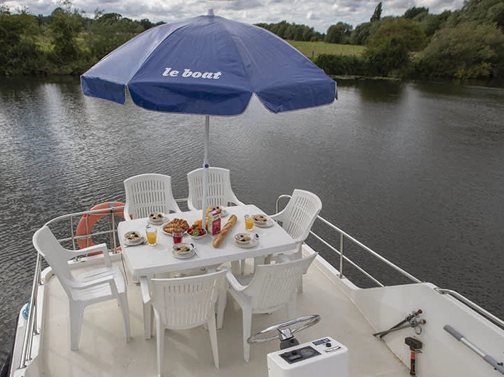 Wynajem Motorówka Le Boat z patentem 