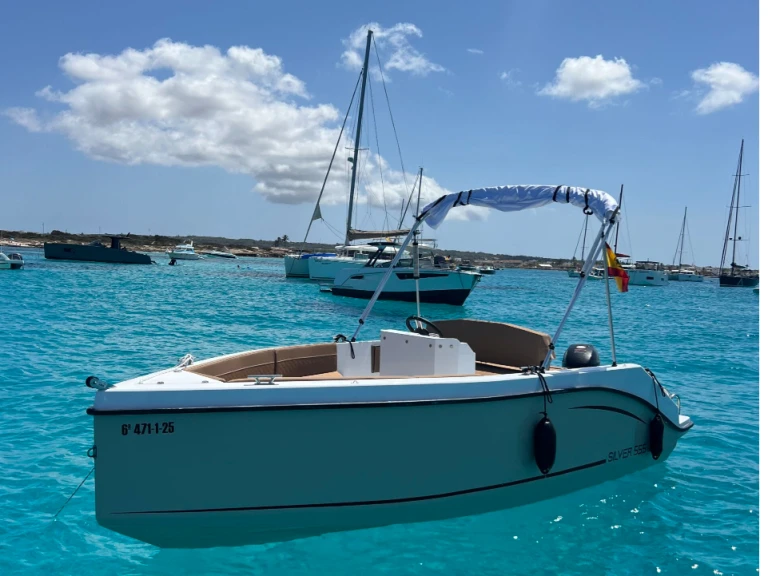 Wynajmij Motorówka z lub bez skippera Silent Yachts w Club Nàutic Ca'n Picafort