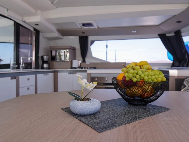 Wynajem łodzi Sámi tanio Fountaine Pajot 47 TANNA LUX (GEN,AC,WATERMAKER)