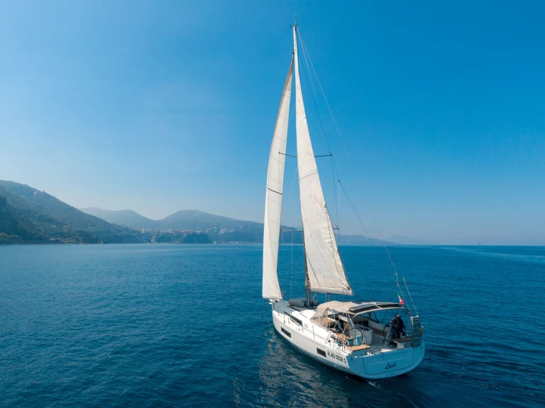 Wynajmij Bénéteau Oceanis 46.1 w Olbia