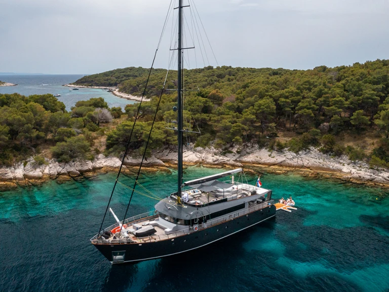 Wynajmij Custom Made M/S Rara Avis w Split