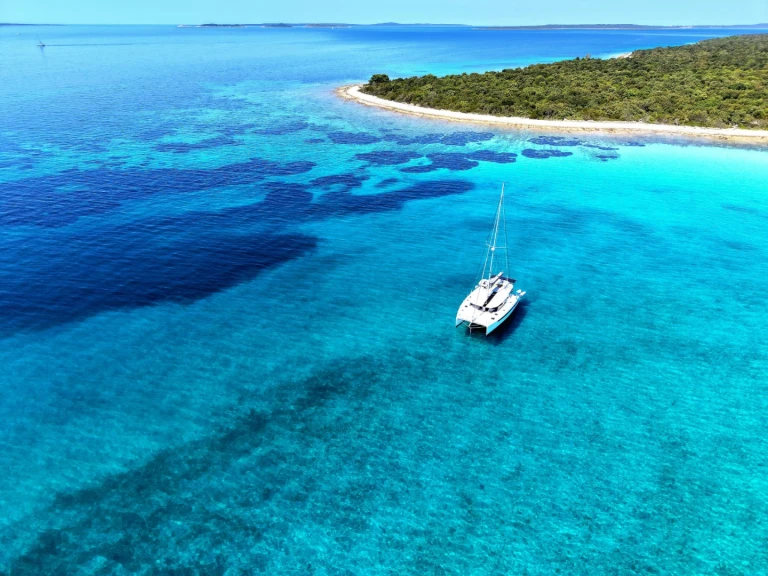 Wynajem Katamaran Leopard Catamarans / Robertson & Caine z patentem 