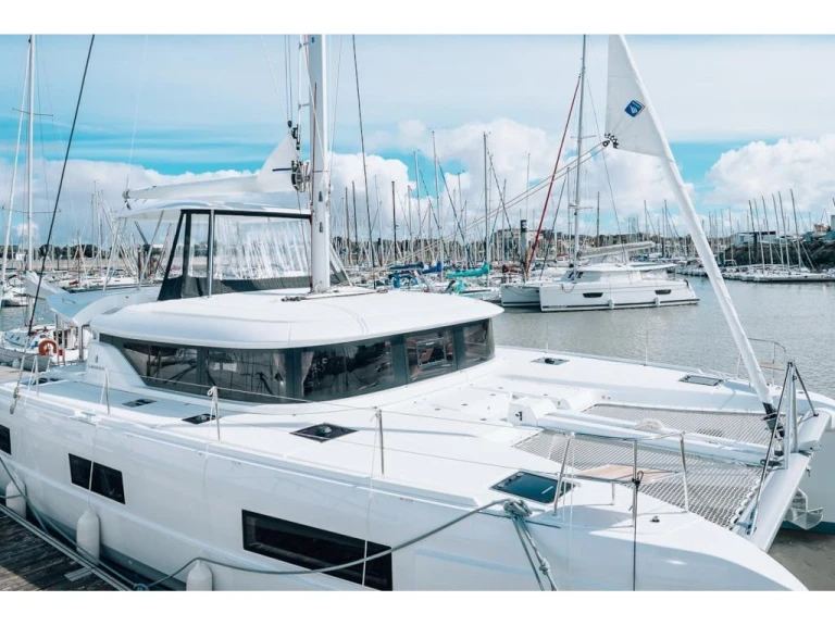 Wynajmij Lagoon Lagoon 46 Luxe A/C w Ribishi