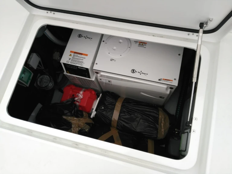 Lagoon Lagoon 43 między profesjonalistami a osobami prywatnymi w Bas du Fort