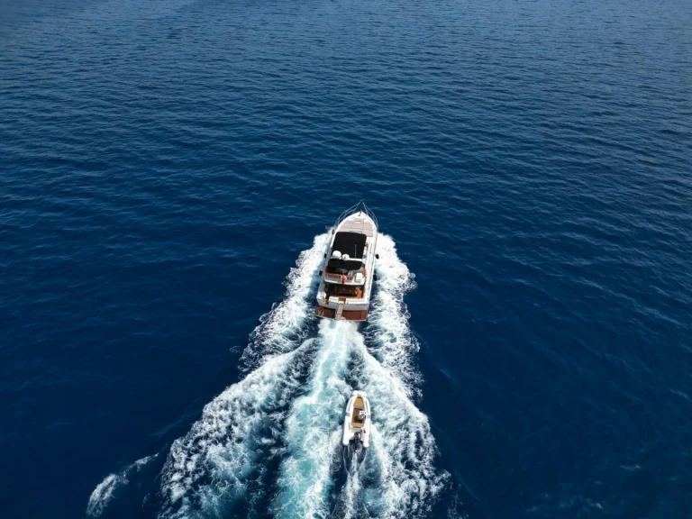Fairline Squadron 50 między profesjonalistami a osobami prywatnymi w Bodrum