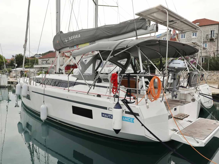 Bavaria Bavaria C42 między profesjonalistami a osobami prywatnymi w Zadar