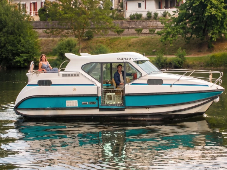 Wynajem Motorówka Nicols Yacht z patentem 