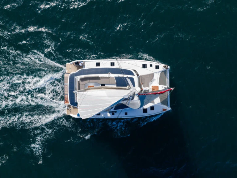 Fountaine Pajot FP 48 między profesjonalistami a osobami prywatnymi w Palma de Mallorca