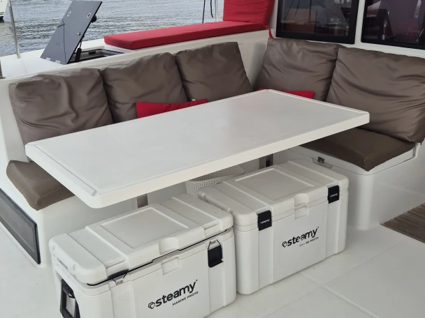 Wynajem Katamaran w Villefranche-sur-Mer - Fountaine Pajot Lucia 40