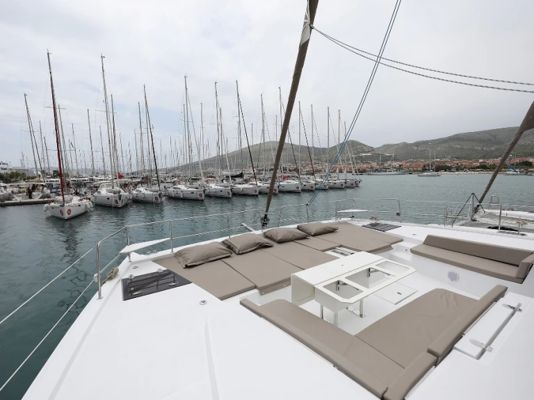 Wynajmij Katamaran z lub bez skippera Bali w Trogir