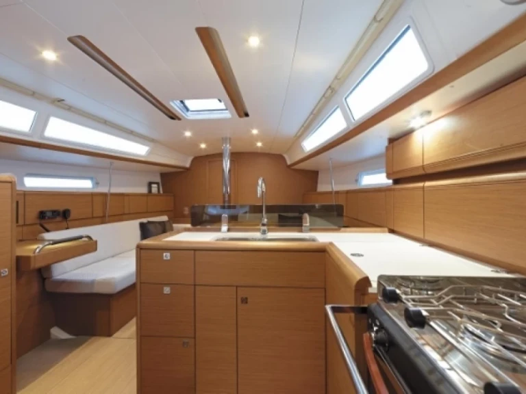 Wynajem łodzi Marsylia tanio Jeanneau Sun Odyssey 389 (2019) 