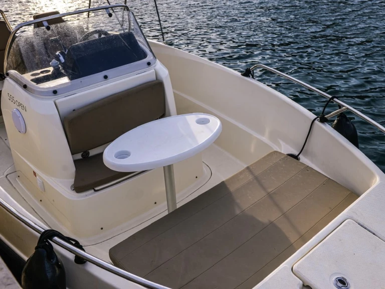 Wynajmij Quicksilver Activ 555 Open w Marsylia