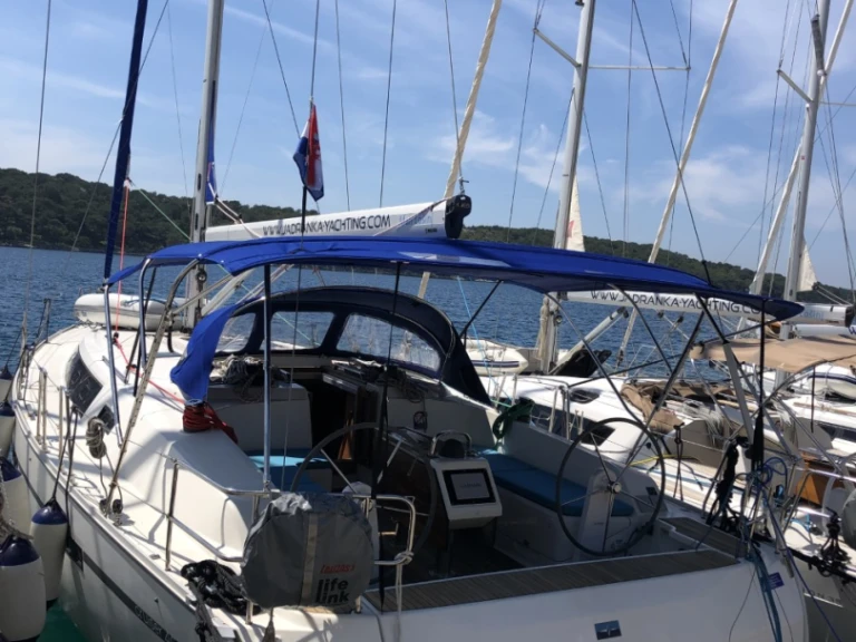Bavaria Cruiser 46 między profesjonalistami a osobami prywatnymi w Punat