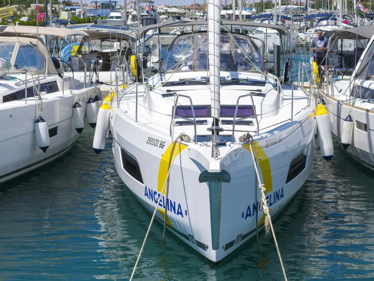Wynajem łodzi Trogir tanio Dufour 44