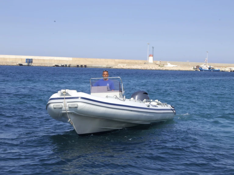 Wynajem Łódż półsztywna Joker Boat z patentem 