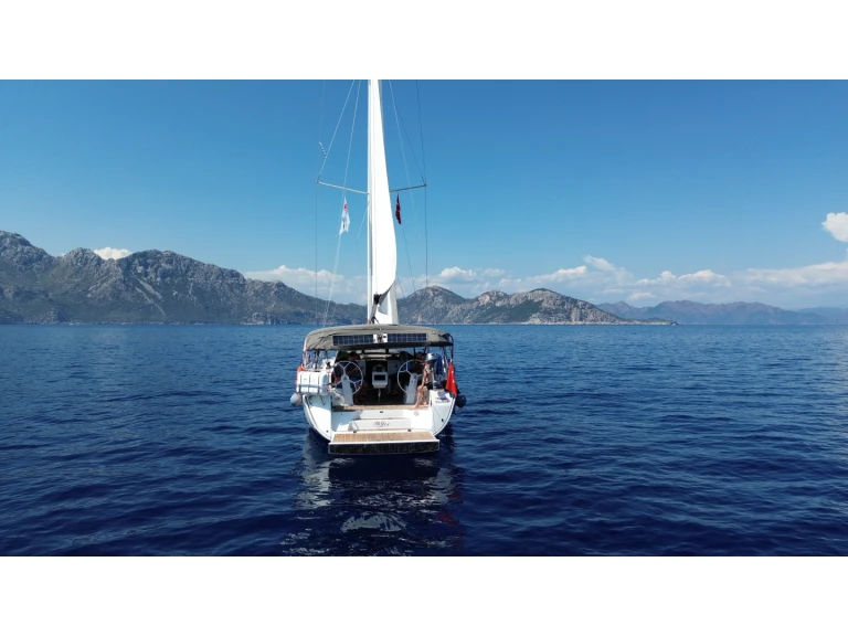 Bavaria Cruiser 46 między profesjonalistami a osobami prywatnymi w Adaköy
