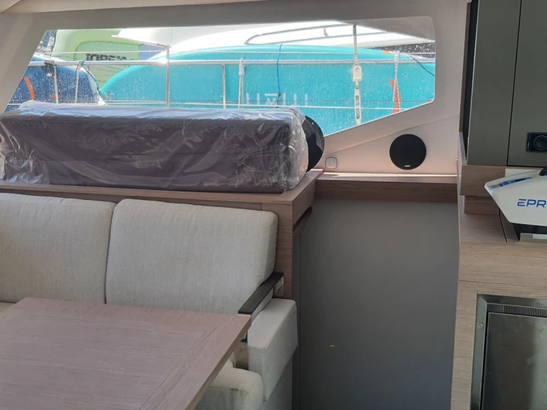 Wynajem Katamaran Fountaine Pajot z patentem 
