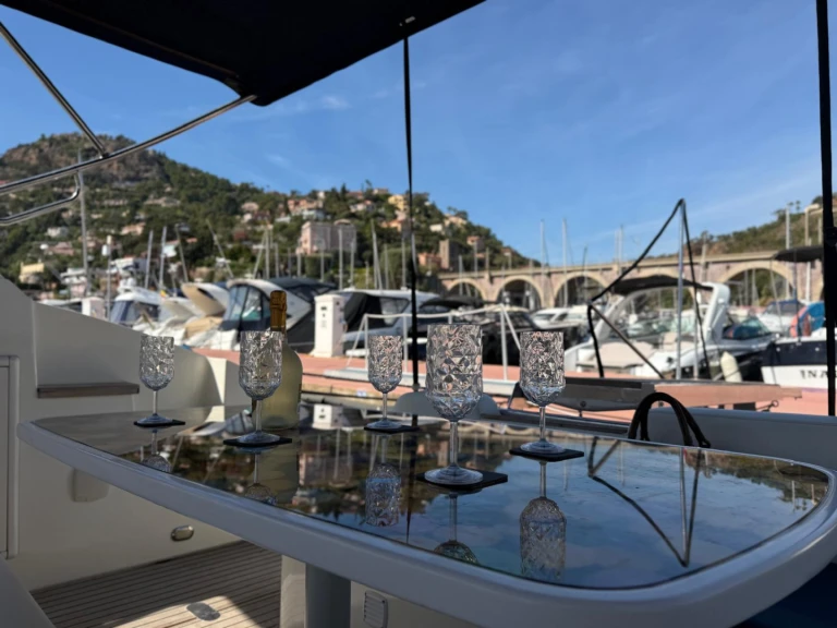 Wynajmij Motorówka z lub bez skippera Airon w Cannes