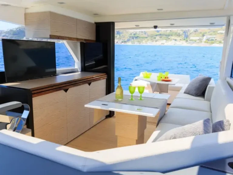 Wynajem w Port des Marines de Cogolin- Rio Yachts 44 Sport Coupé na SamBoat