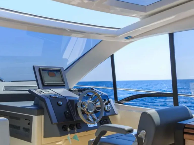Wynajmij Rio Yachts 44 Sport Coupé w Port des Marines de Cogolin