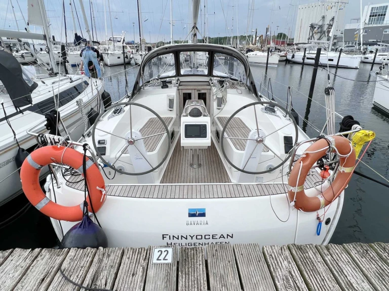 Wynajem Żaglowiec Bavaria z patentem 