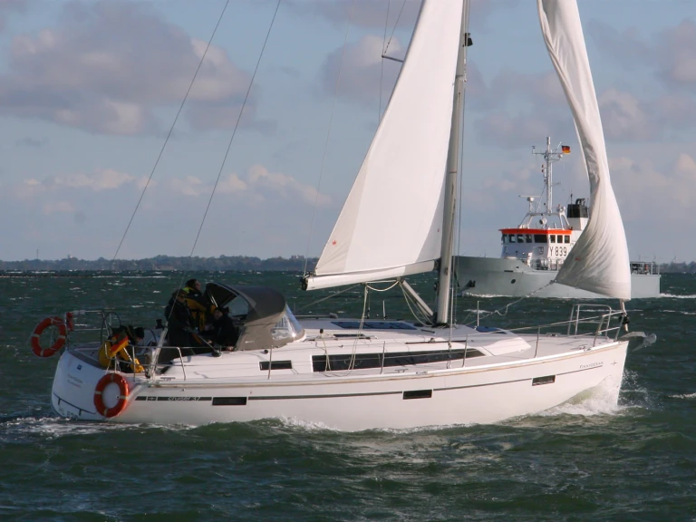 Bavaria Cruiser 37 między profesjonalistami a osobami prywatnymi w Heiligenhafen