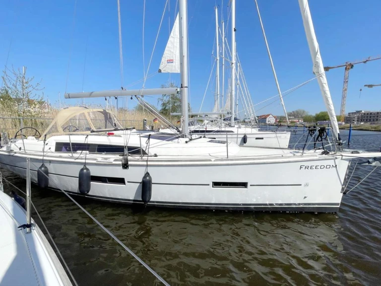 Wynajmij Dufour Dufour 382 Grand Large w Barth