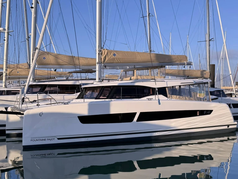 Wynajmij Fountaine Pajot Fountaine Pajot FP 41 Maesto 3  w Can Pastilla