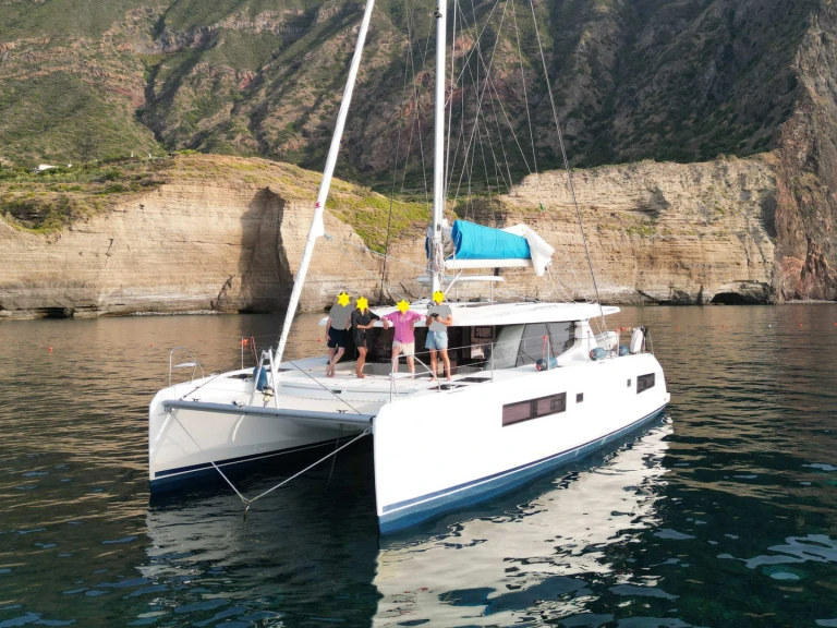 Leopard Catamarans / Robertson & Caine Leopard 45 między profesjonalistami a osobami prywatnymi w Can Pastilla