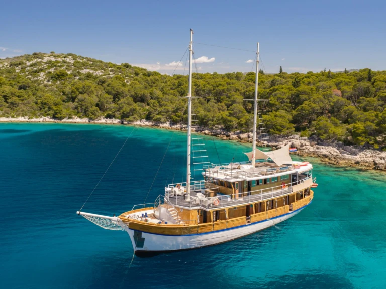 Wynajmij Custom NOVI DAN w Trogir