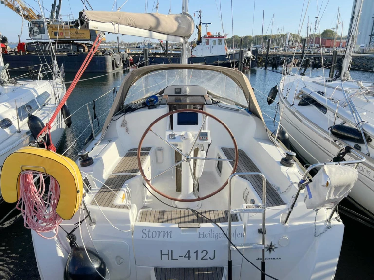 Jeanneau Sun Odyssey 30i między profesjonalistami a osobami prywatnymi w Heiligenhafen