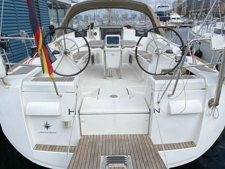 Jeanneau Sun Odyssey 409 między profesjonalistami a osobami prywatnymi w Flensburg