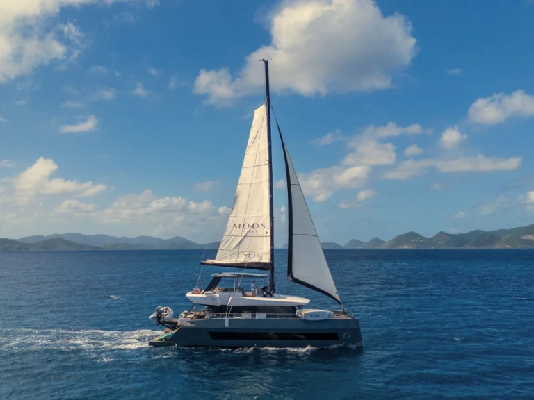 Moon Yacht Tryst między profesjonalistami a osobami prywatnymi w Road Town