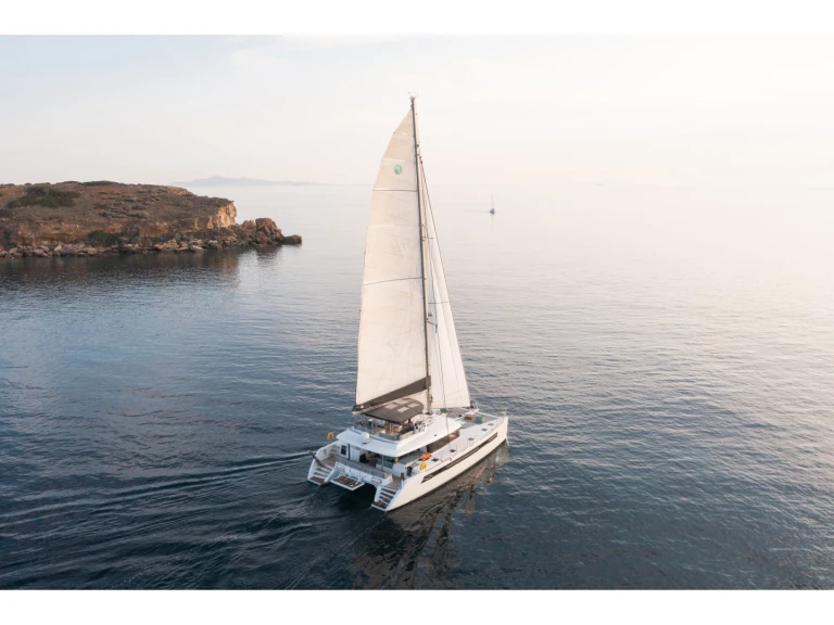 Wynajmij Lagoon Lagoon 560 w Alimos
