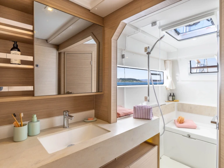 Wynajmij Lagoon Lagoon 43 (6 cab.) w Paros (wyspa)