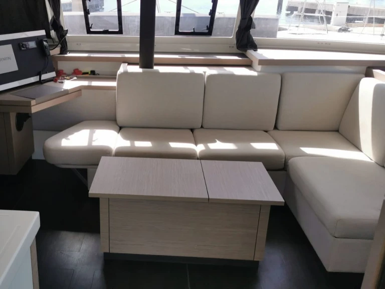 Wynajem łodzi Fountaine Pajot Astréa 42 (6 cab.) w Bormes-les-Mimosas na SamBoat 
