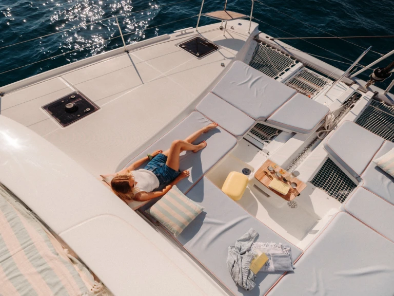 Lagoon Lagoon 46 Owner's Version (LUXURY Equipped, SKIPPERED only) między profesjonalistami a osobami prywatnymi w Plataniás