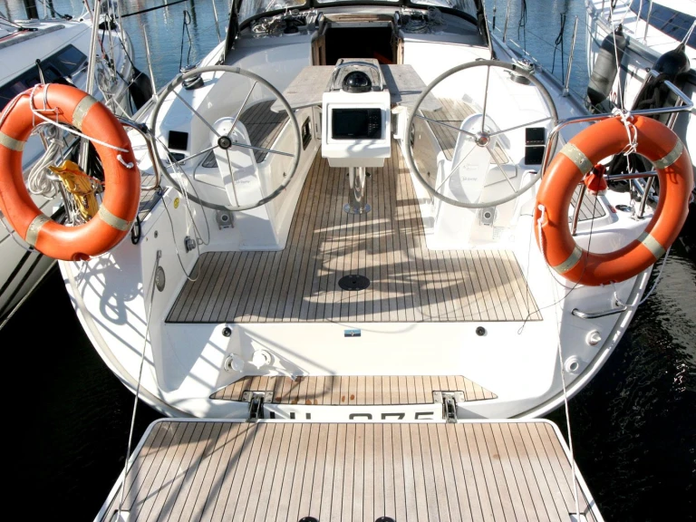 Bavaria Cruiser 34 między profesjonalistami a osobami prywatnymi w Heiligenhafen