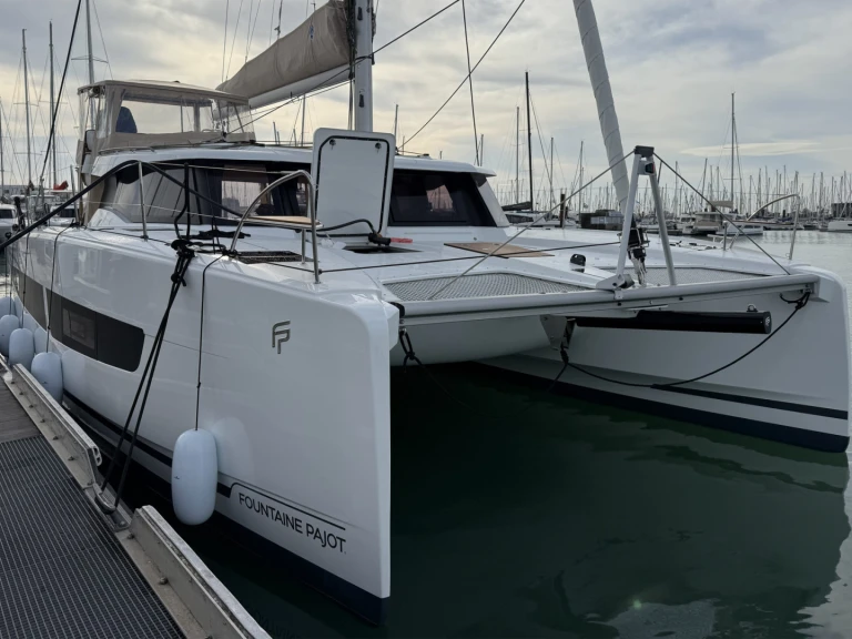 Wynajem Katamaran Fountaine Pajot z patentem 