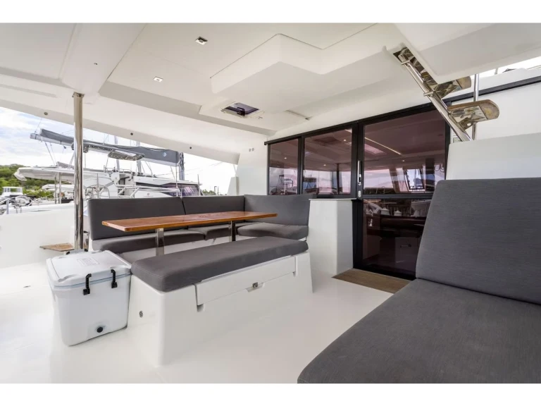 Wynajmij Fountaine Pajot Saona 47 w Saint George's