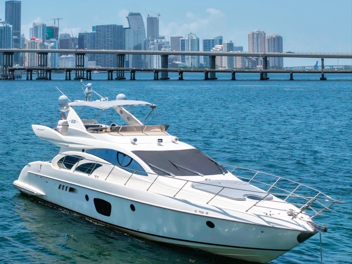Wynajem łodzi Azimut Azimut 64 Fly w Miami na SamBoat 