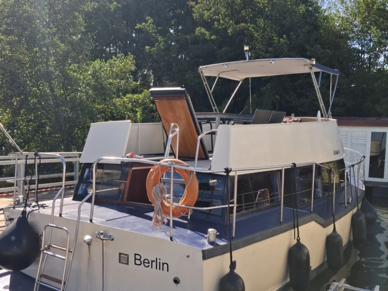 Wynajmij Barka z lub bez skippera Motoryachten w Wildau