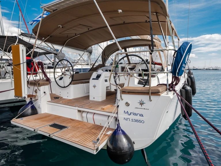 Wynajmij Jeanneau Sun Odyssey 415 w Nea Peramos