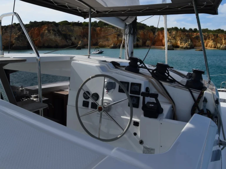 Wynajmij Fountaine Pajot Lucia 40 w Olbia