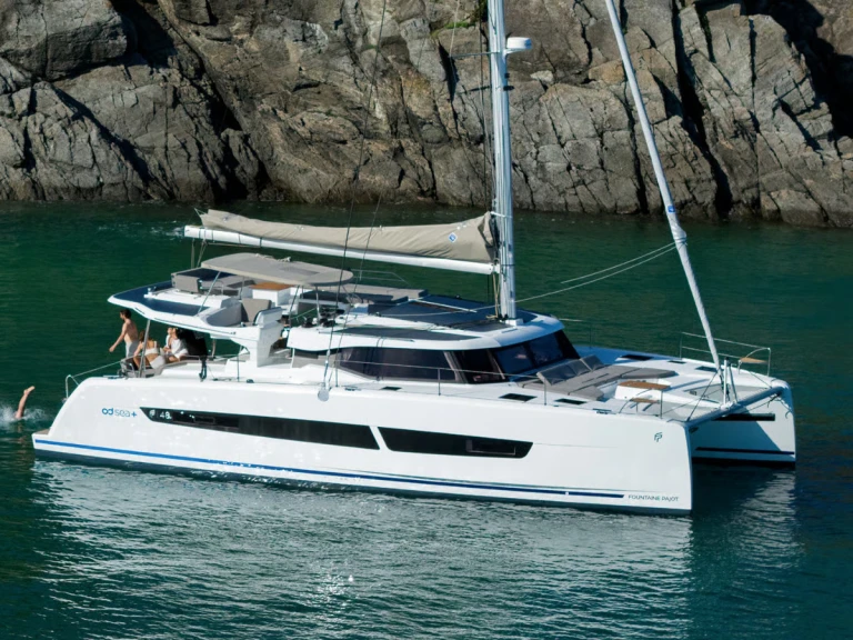 Wynajmij Fountaine Pajot FP 48 w Castellammare di Stabia